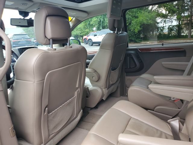 Used 2015 Chrysler Town & Country Limited Platinum FWD image 11