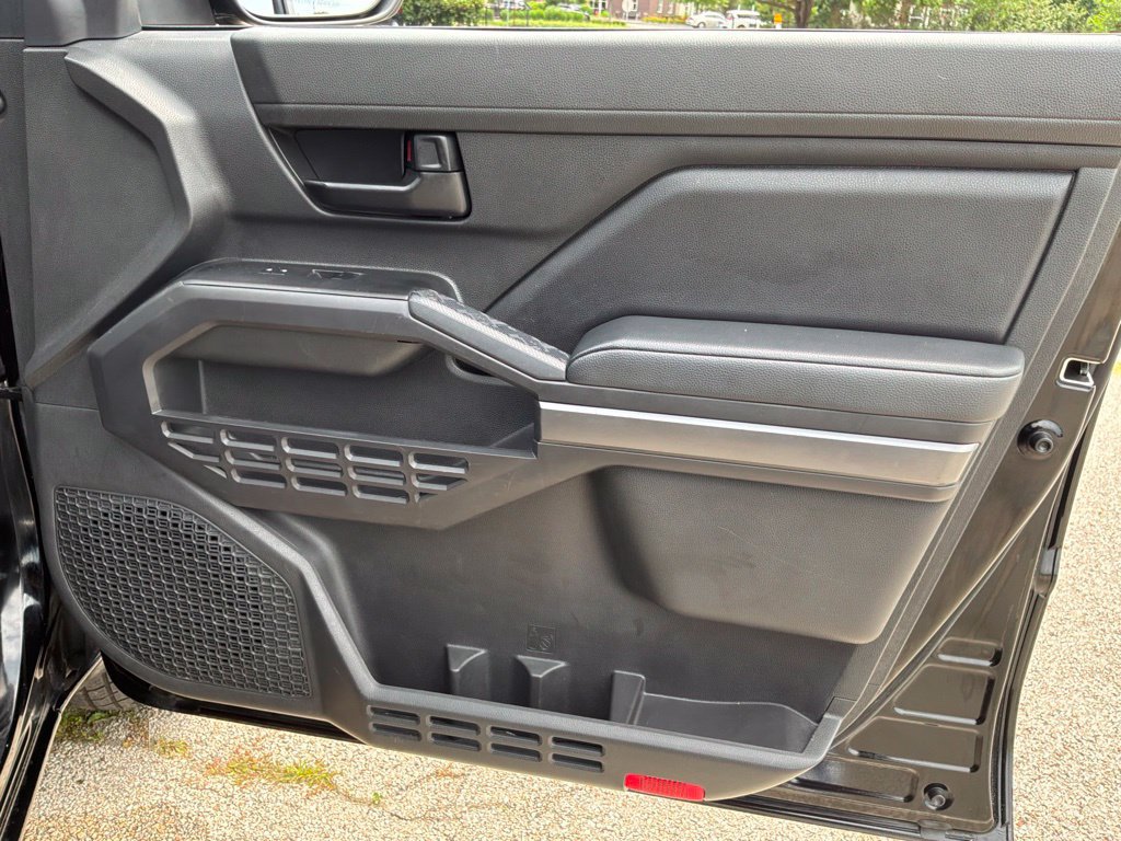 Used 2024 Toyota Tacoma SR5 AWD/4WD image 28