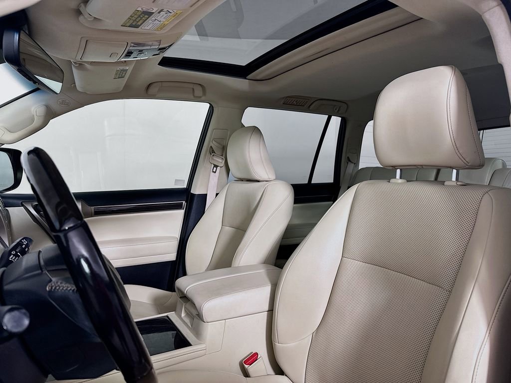 Used 2020 Lexus GX 460 Premium w/ Premium Package image 8