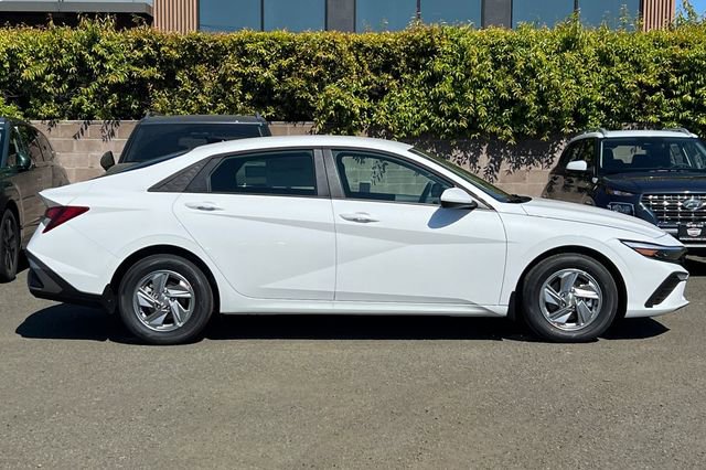 New 2026 Hyundai Elantra SE image 5