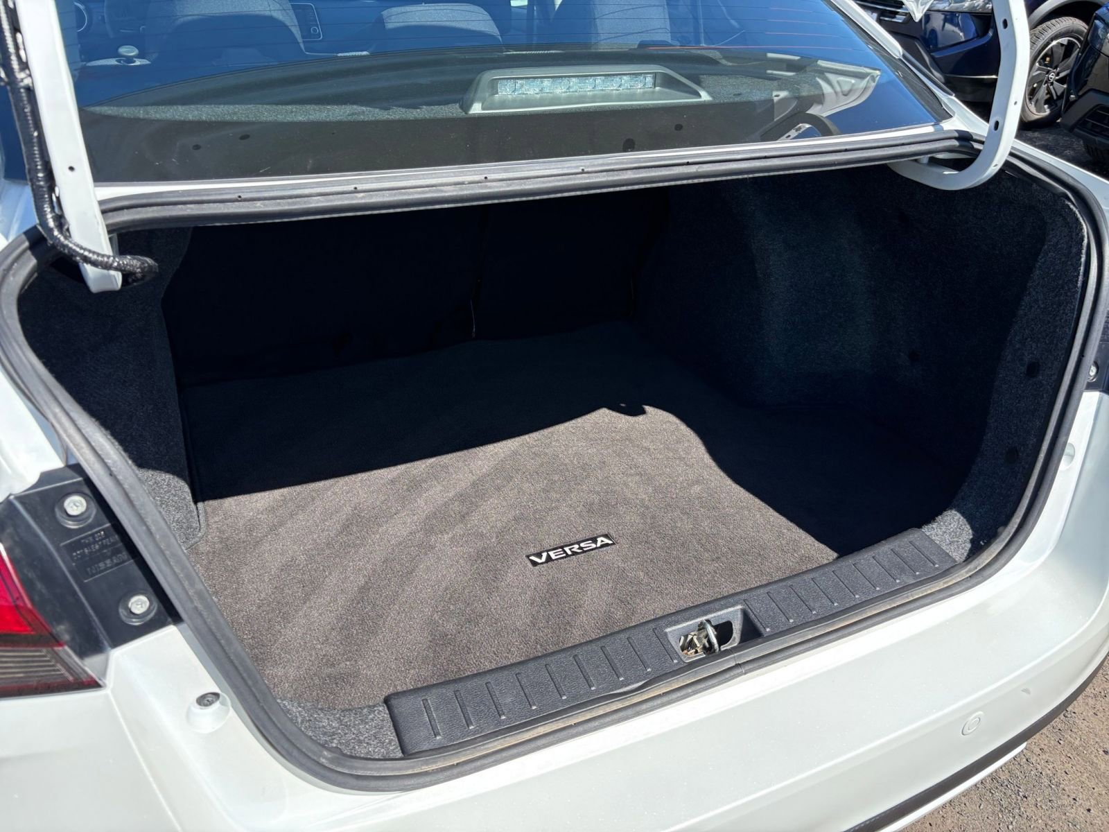 Used 2025 Nissan Versa SV FWD image 29