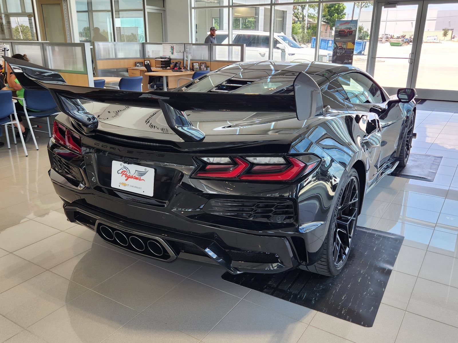 New 2027 Chevrolet Corvette ZR1 w/ ZR1 Carbon Fiber Aero Package RWD image 4