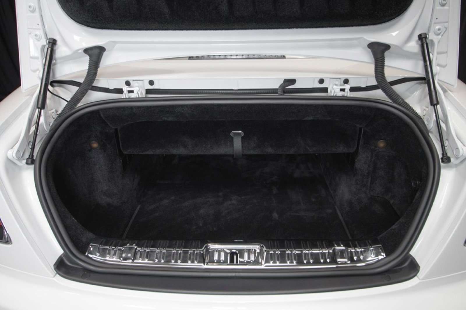 Used 2017 Rolls-Royce Dawn image 59