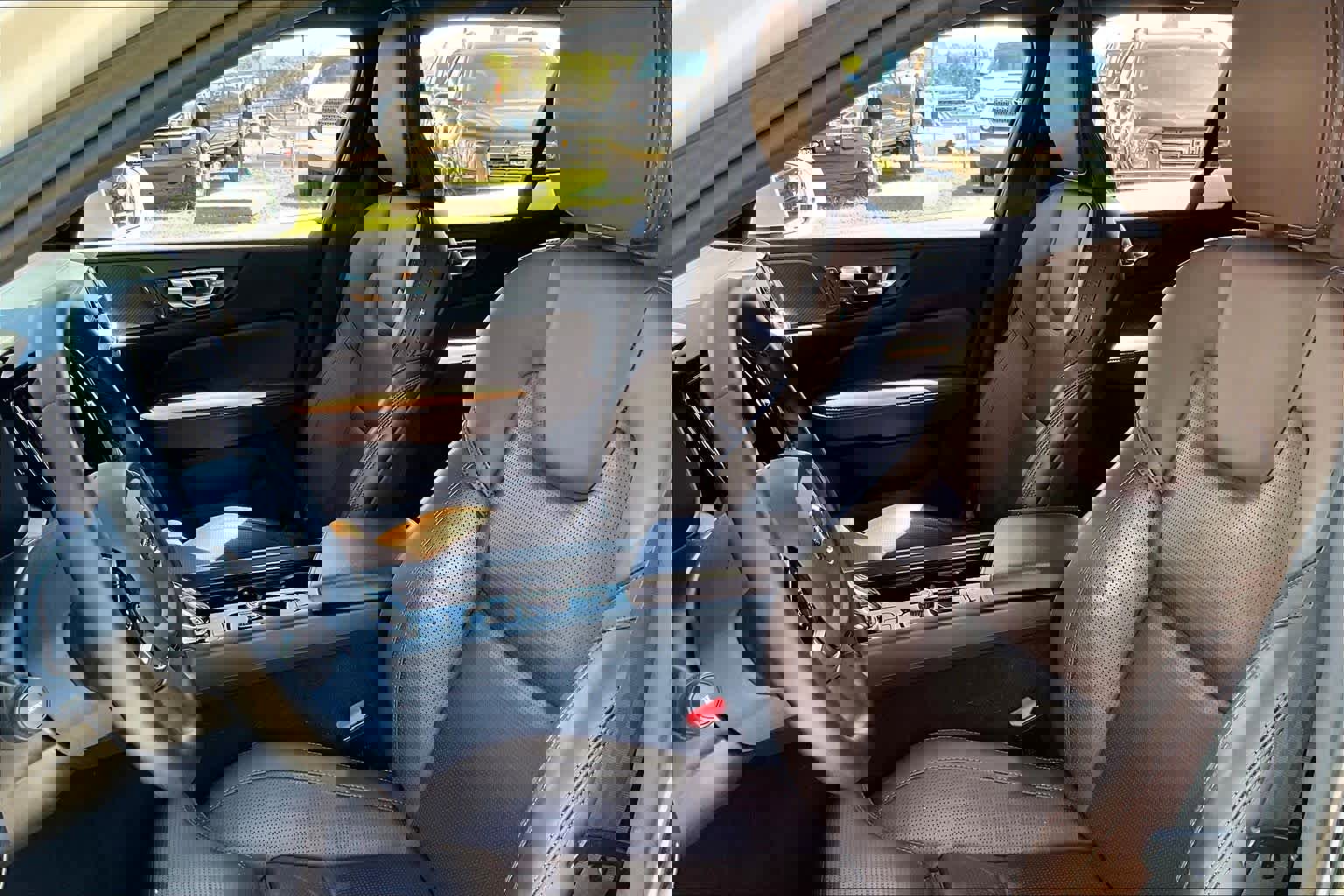 Used 2023 Volvo V60 B5 Cross Country Ultimate w/ Climate Package image 8