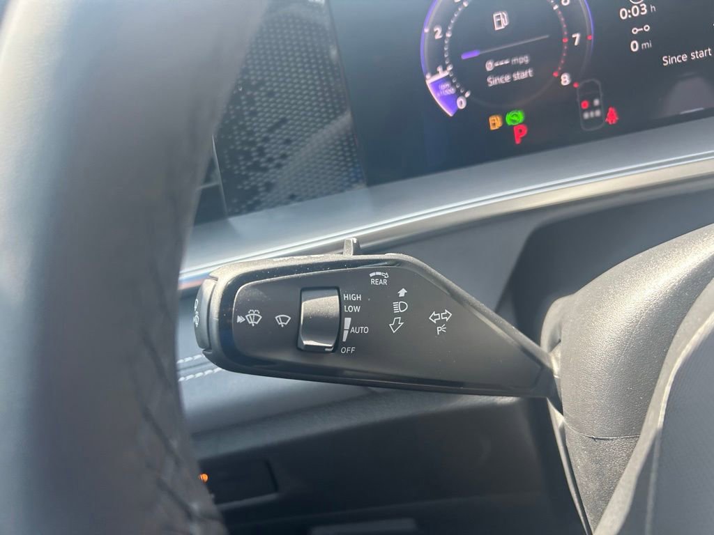 New 2026 Volkswagen Tiguan SE R-Line FWD image 24