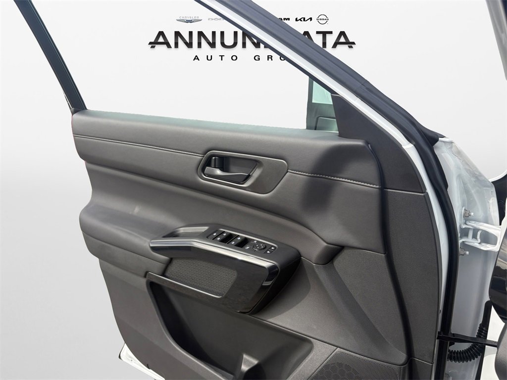 New 2025 Nissan Pathfinder SV image 28