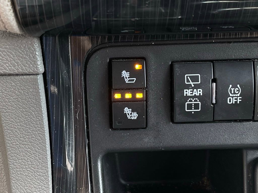 Used 2016 Chevrolet Traverse LT w/ Style and Technology Package FWD image 15