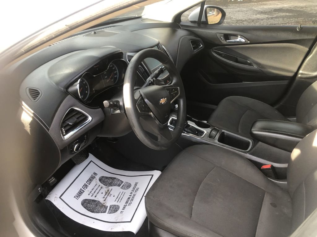 Used 2018 Chevrolet Cruze LT image 18