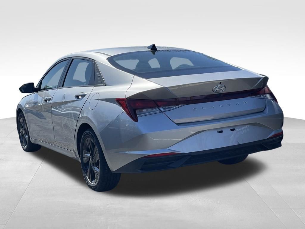 Used 2023 Hyundai Elantra SEL w/ Preferred Accessory Package image 5