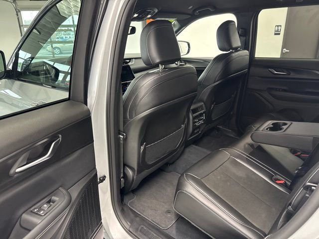 Used 2023 Jeep Grand Cherokee Altitude AWD/4WD image 22
