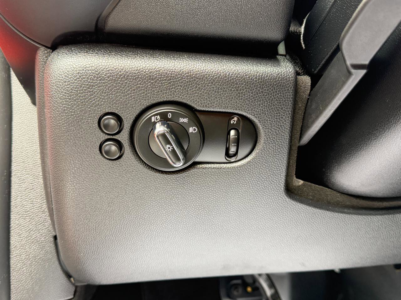 Used 2019 MINI Cooper 2-Door Hardtop w/ Storage Package image 18