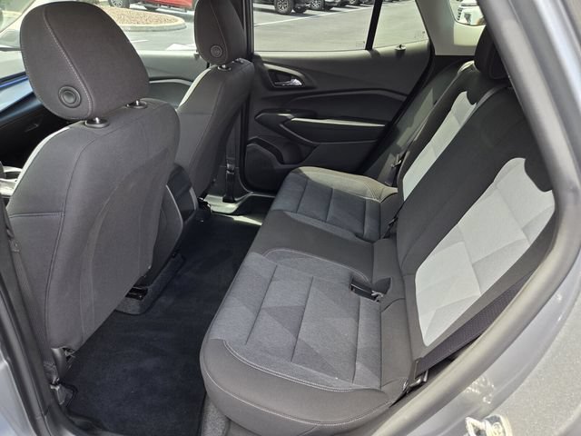 Used 2025 Chevrolet Trax LS w/ LS Convenience Package FWD image 10