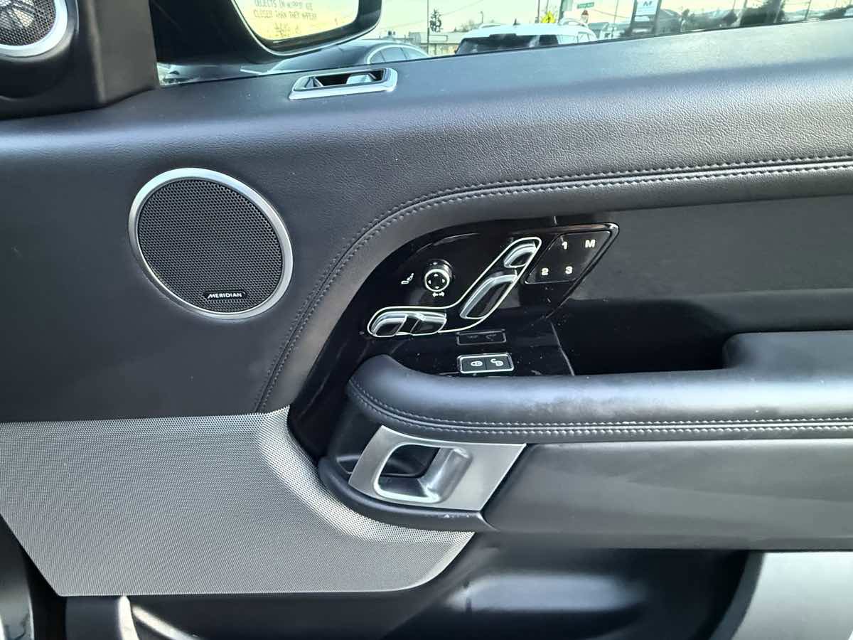 Used 2019 Land Rover Range Rover Long Wheelbase Supercharged image 29