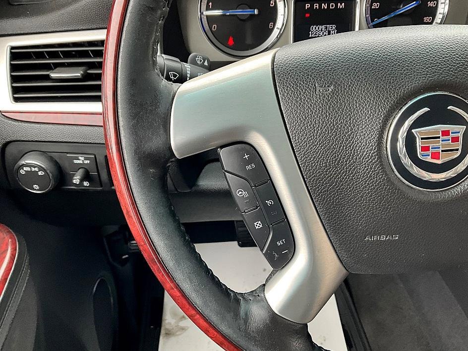 Used 2014 Cadillac Escalade Luxury image 33