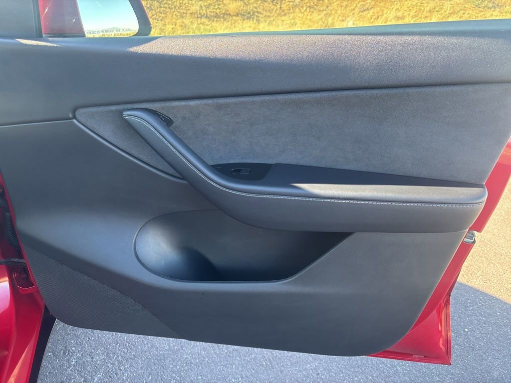 Used 2020 Tesla Model Y Long Range image 17