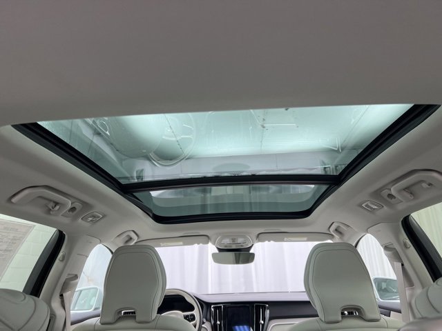 Used 2023 Volvo V60 B5 Cross Country Plus w/ Climate Package image 12