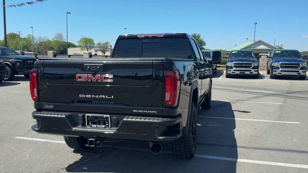 Used 2023 GMC Sierra 2500 Denali w/ Denali Black Diamond Edition AWD/4WD image 5