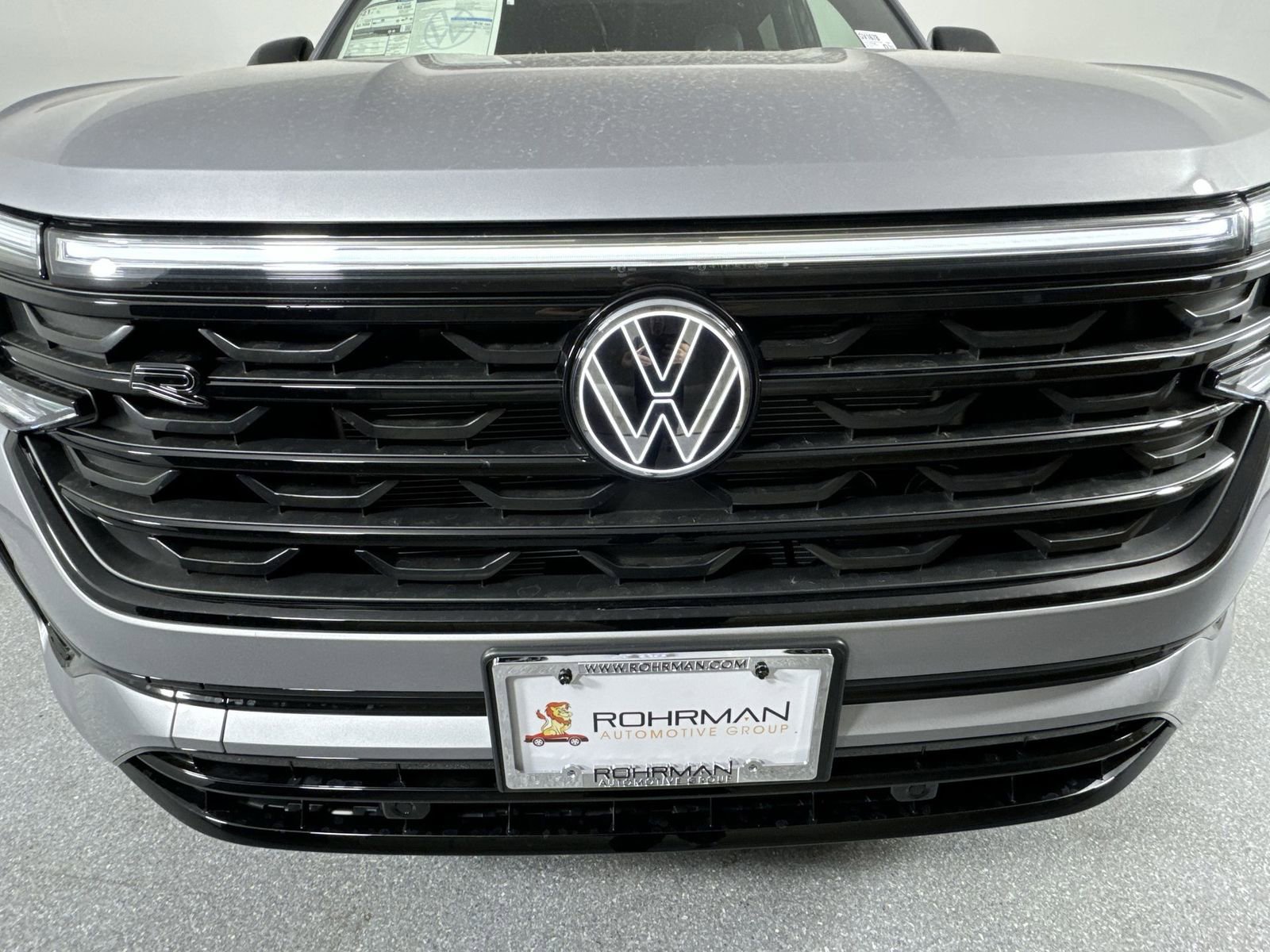 Used 2025 Volkswagen Atlas Cross Sport SEL R-Line image 31