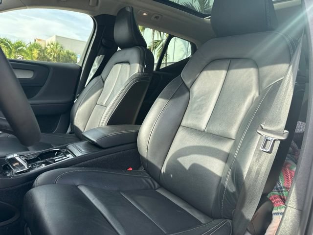 Used 2024 Volvo XC40 B5 Plus AWD/4WD image 8