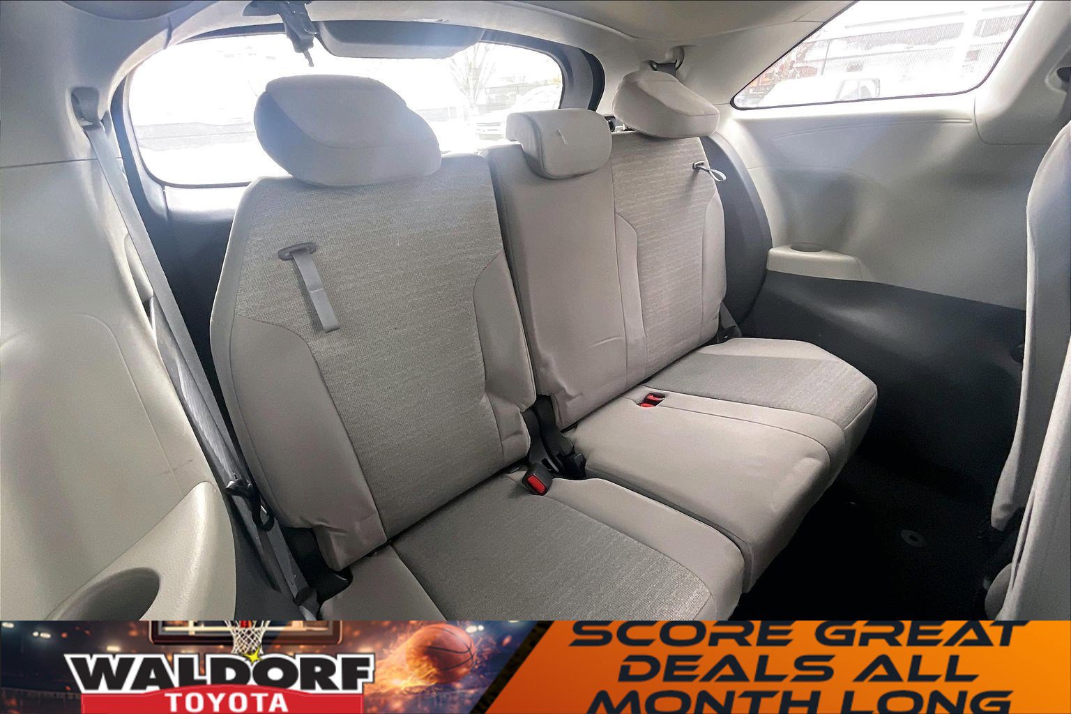 Used 2023 Toyota Sienna LE w/ LE Plus Package image 33