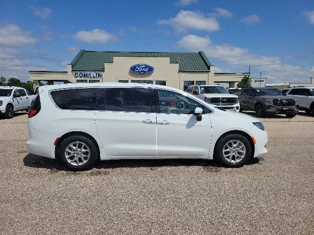 Used 2023 Chrysler Voyager LX FWD image 21