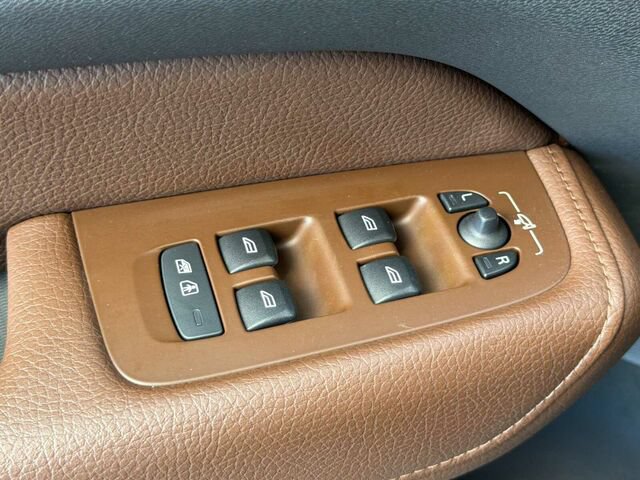 Used 2021 Volvo XC60 T5 Momentum w/ Protection Package Premier FWD image 14
