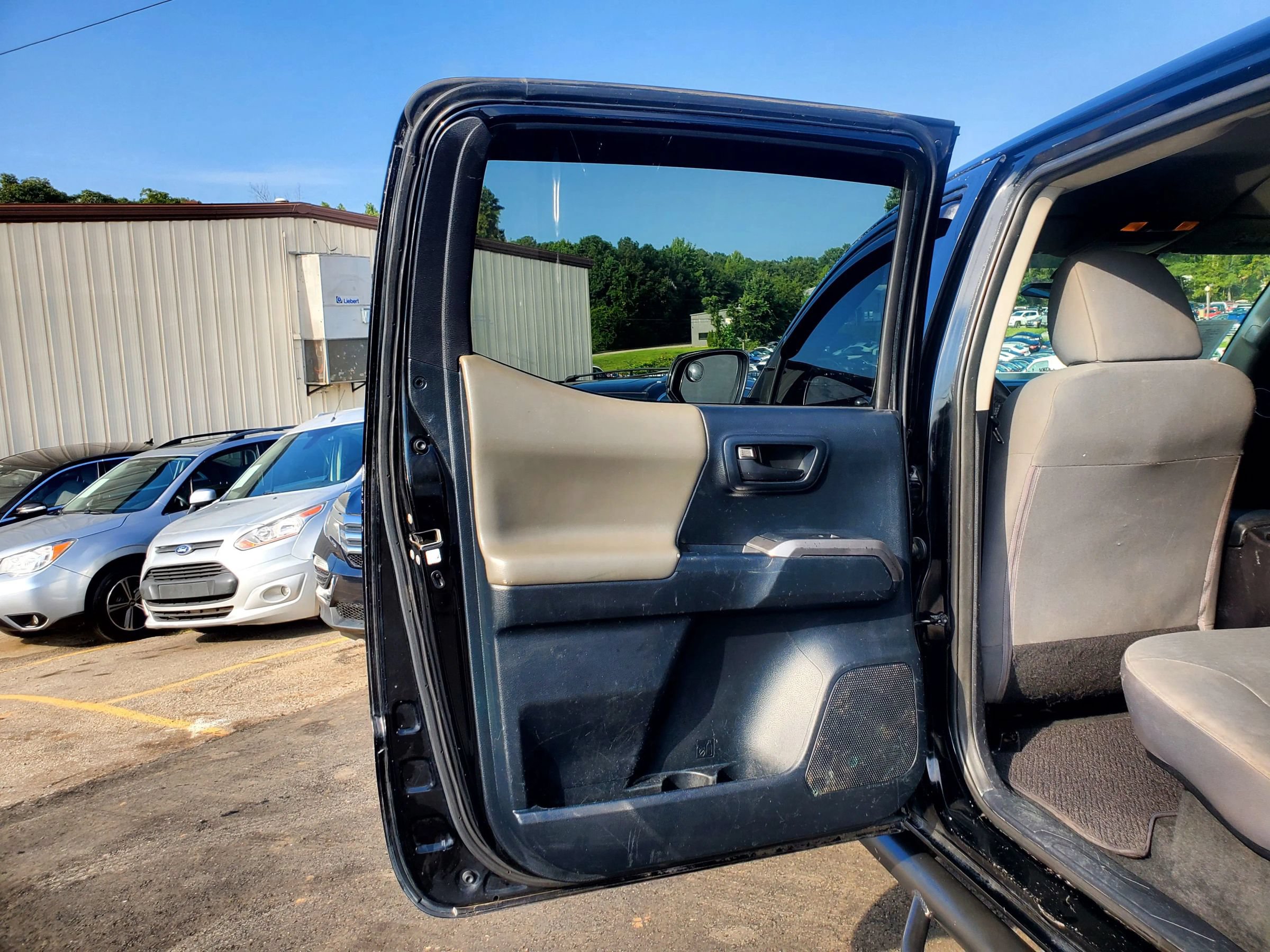 Used 2016 Toyota Tacoma SR5 w/ Towing Package RWD image 16