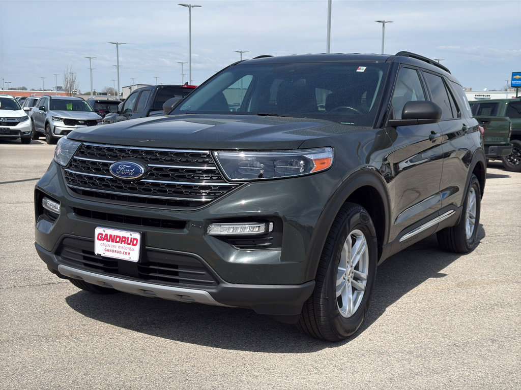 Used 2022 Ford Explorer XLT w/ Equipment Group 202A AWD/4WD image 2