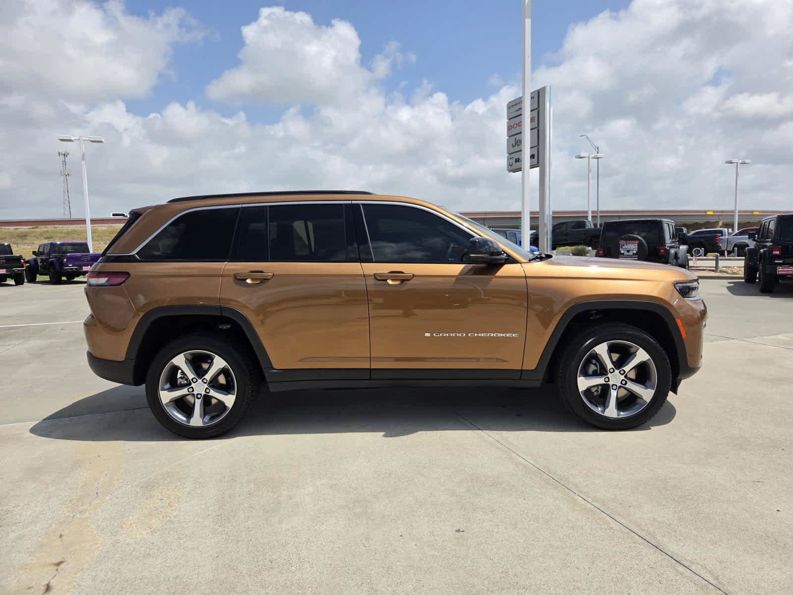 New 2026 Jeep Grand Cherokee Limited AWD/4WD image 6