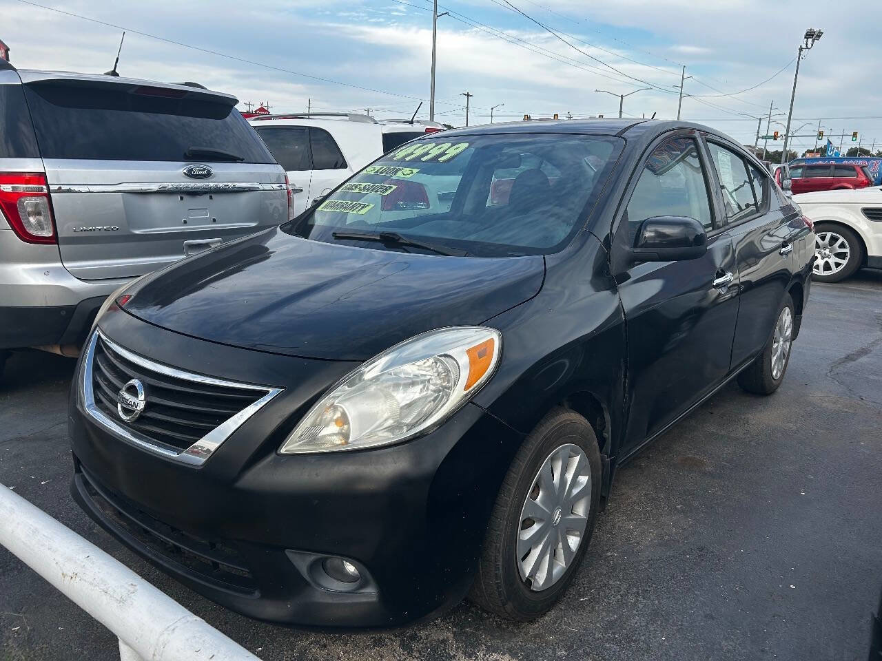 Used 2014 Nissan Versa SV image 2