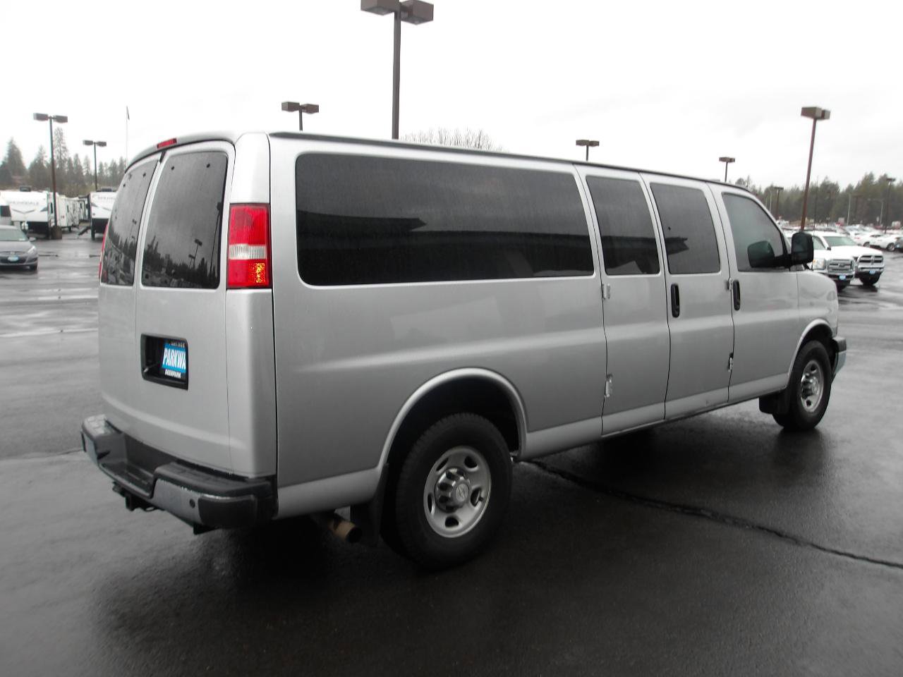 Used 2018 Chevrolet Express 3500 LT w/ LT Preferred Equipment Group RWD image 5