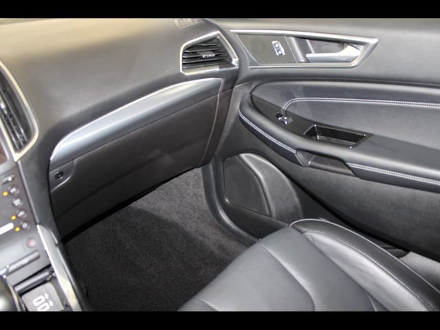 Used 2018 Ford Edge Titanium w/ Technology Package AWD/4WD image 13