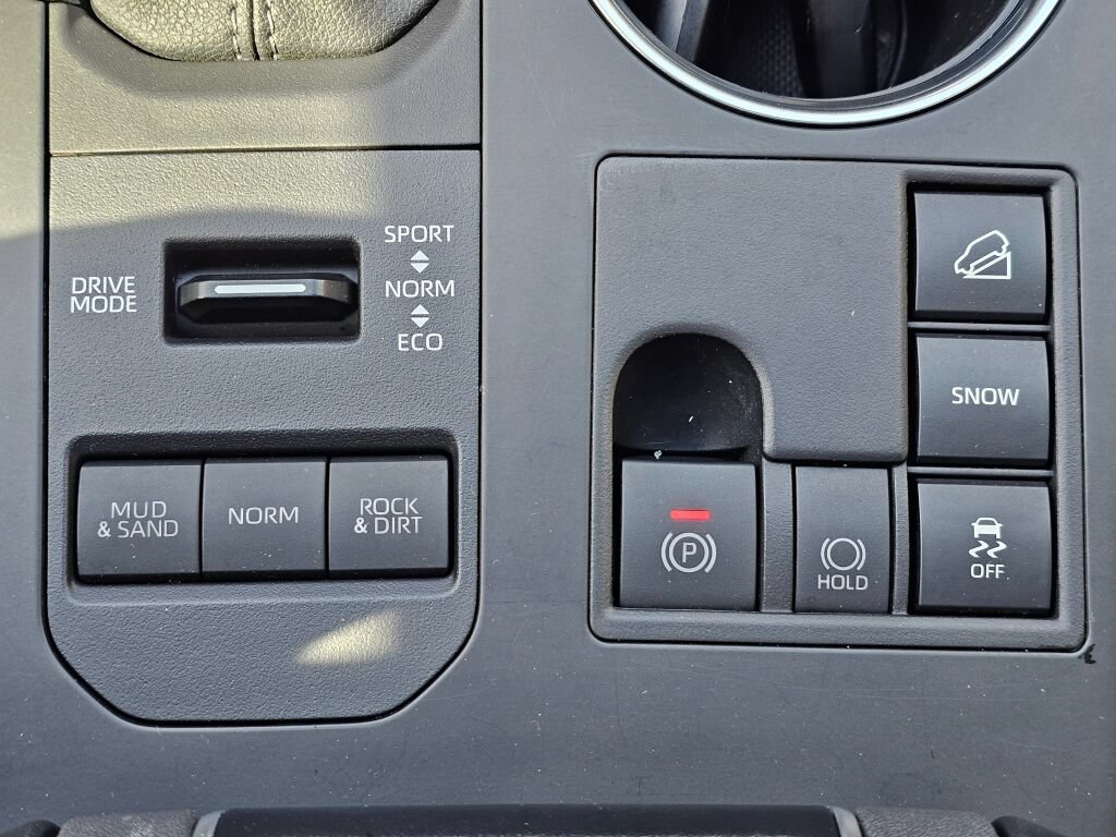 Used 2025 Toyota Highlander XLE AWD/4WD image 31