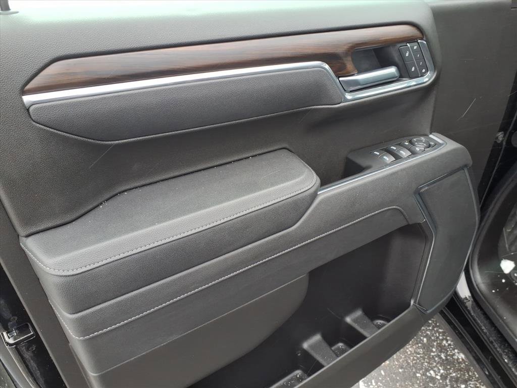 Certified 2025 GMC Sierra 1500 SLT image 7