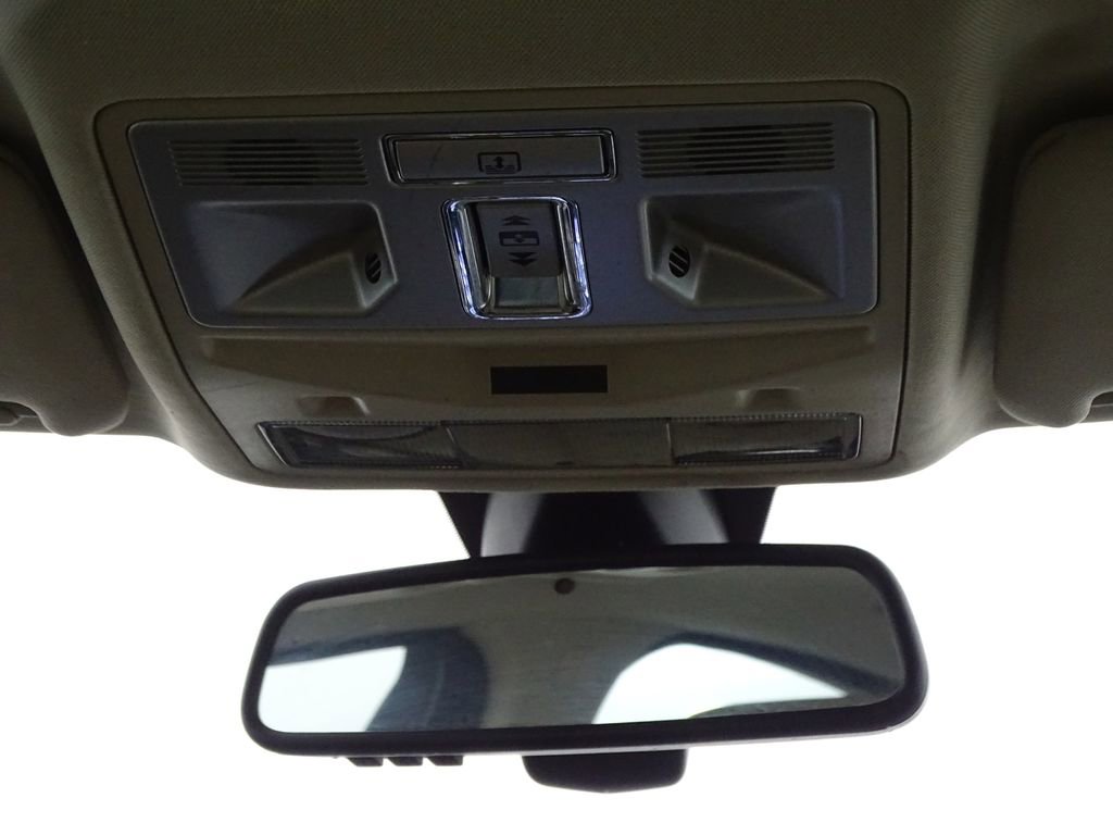 Used 2013 Jaguar XF image 22