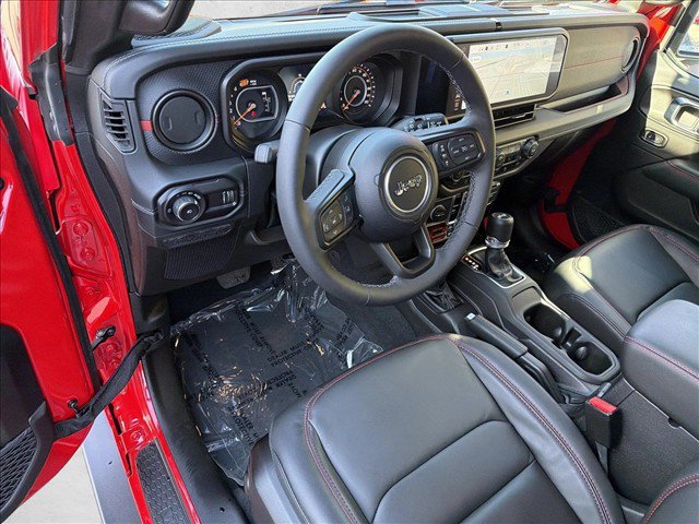 Used 2025 Jeep Wrangler Unlimited Rubicon AWD/4WD image 13