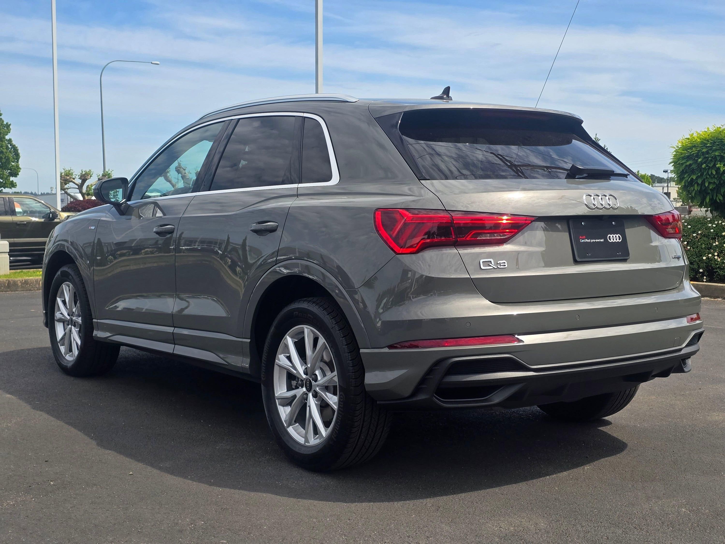 Certified 2025 Audi Q3 2.0T Premium w/ Convenience Package AWD/4WD image 3