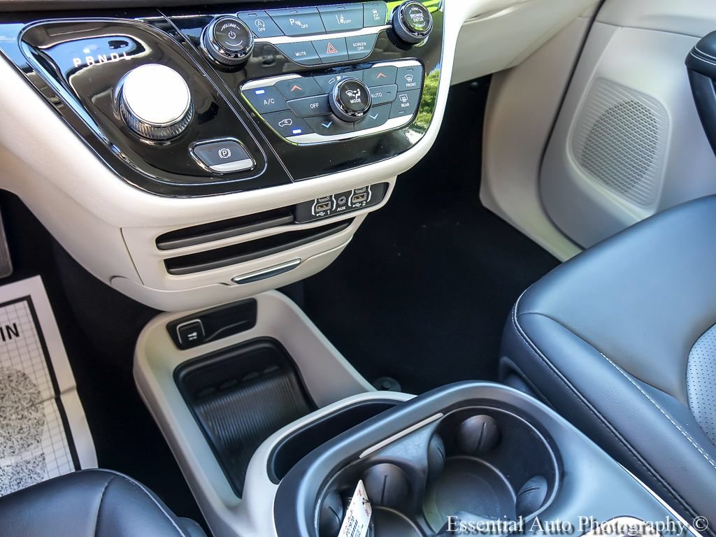 Used 2024 Chrysler Pacifica Touring-L FWD image 23