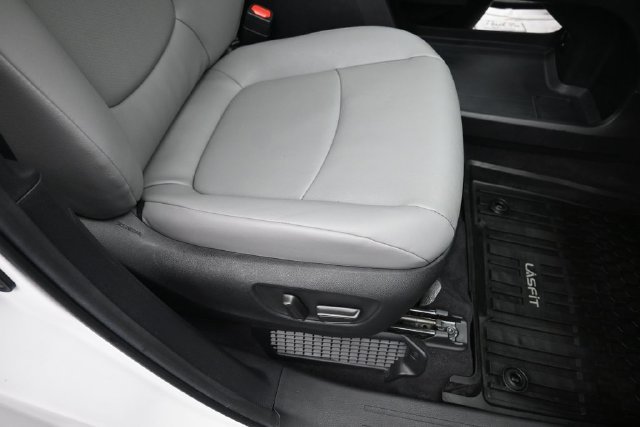 Used 2025 Toyota Sienna XLE w/ XLE Plus Package AWD/4WD image 31