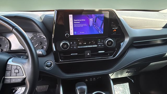 Used 2023 Toyota Highlander LE FWD image 25