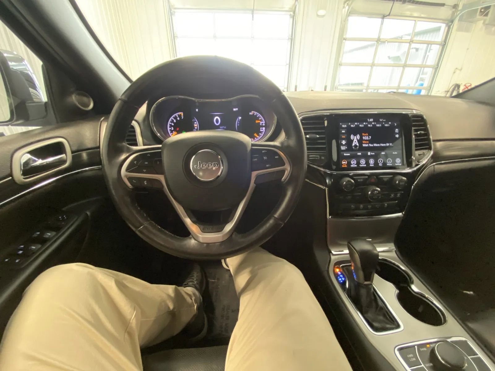 Used 2021 Jeep Grand Cherokee Limited w/ Luxury Group II image 27