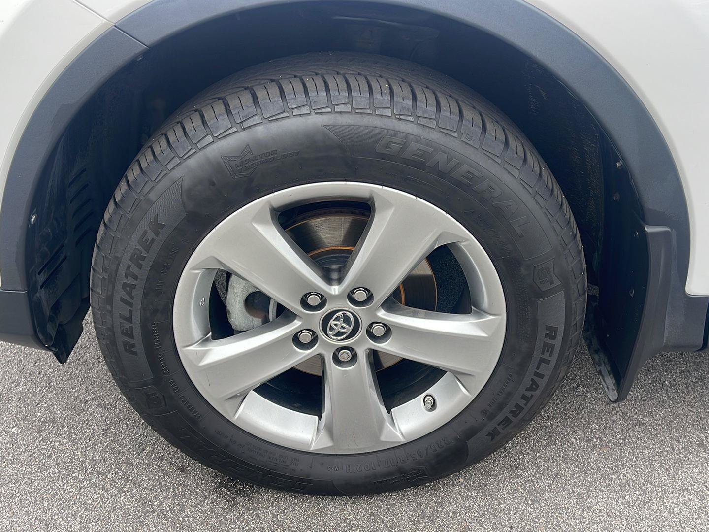 Used 2015 Toyota RAV4 XLE AWD/4WD image 13