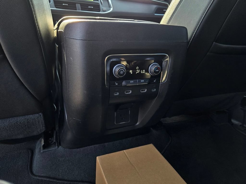 Used 2023 Chevrolet Tahoe Premier AWD/4WD image 32