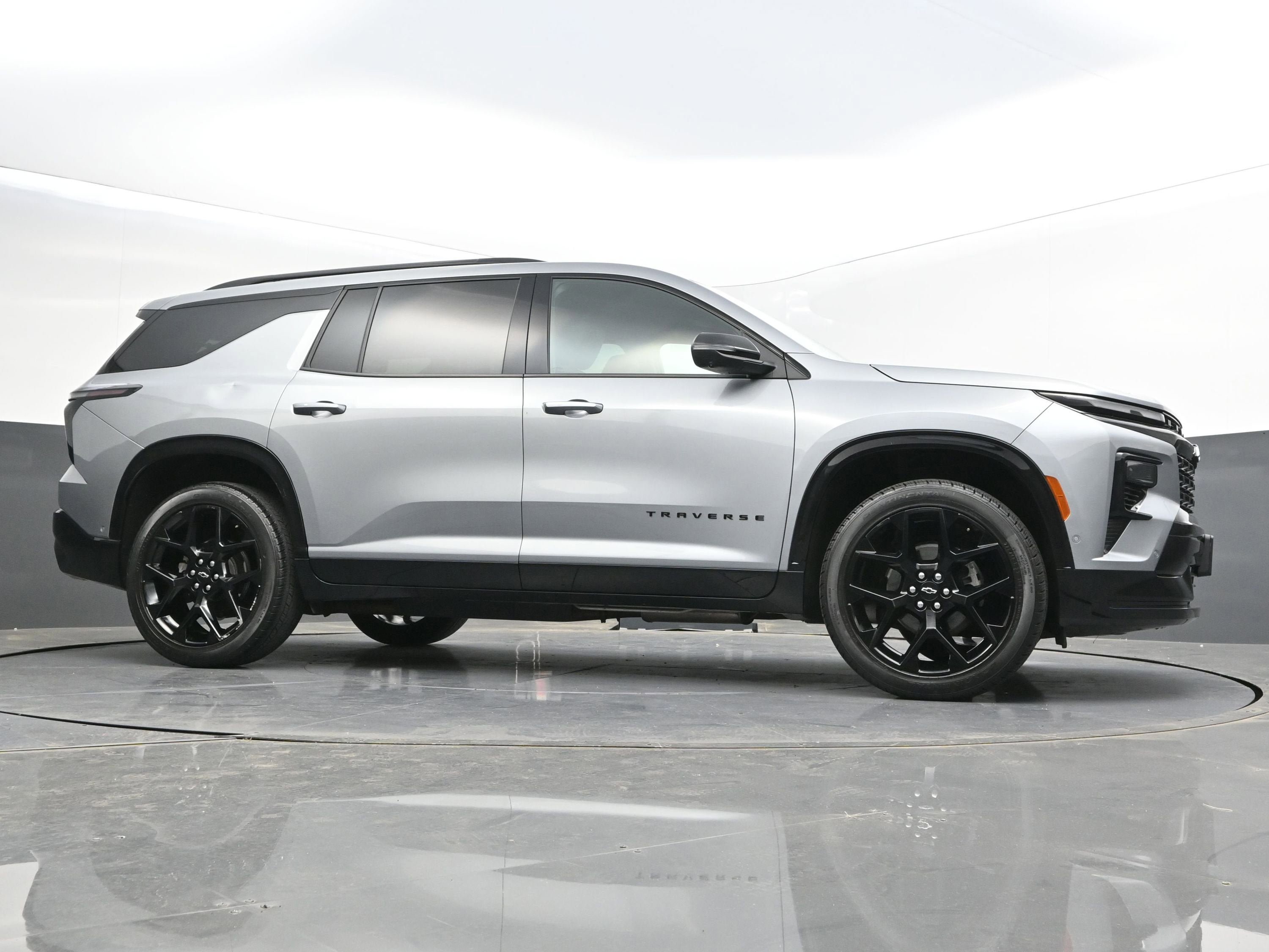 Used 2024 Chevrolet Traverse RS FWD image 50