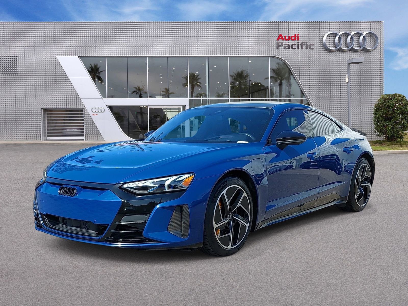Used 2023 Audi RS e-tron GT w/ Carbon Performance Package AWD/4WD image 1