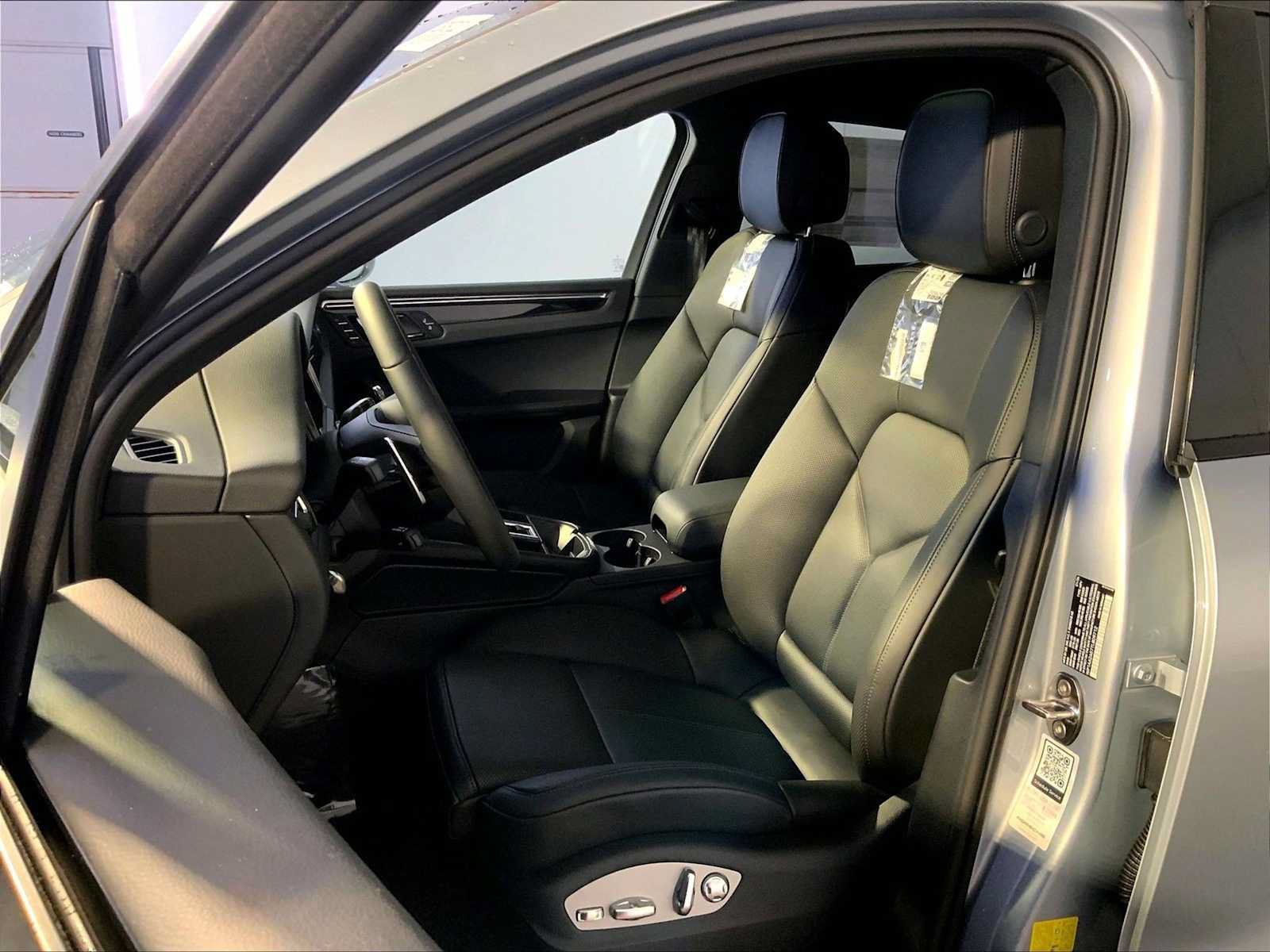 New 2026 Porsche Macan AWD/4WD image 5