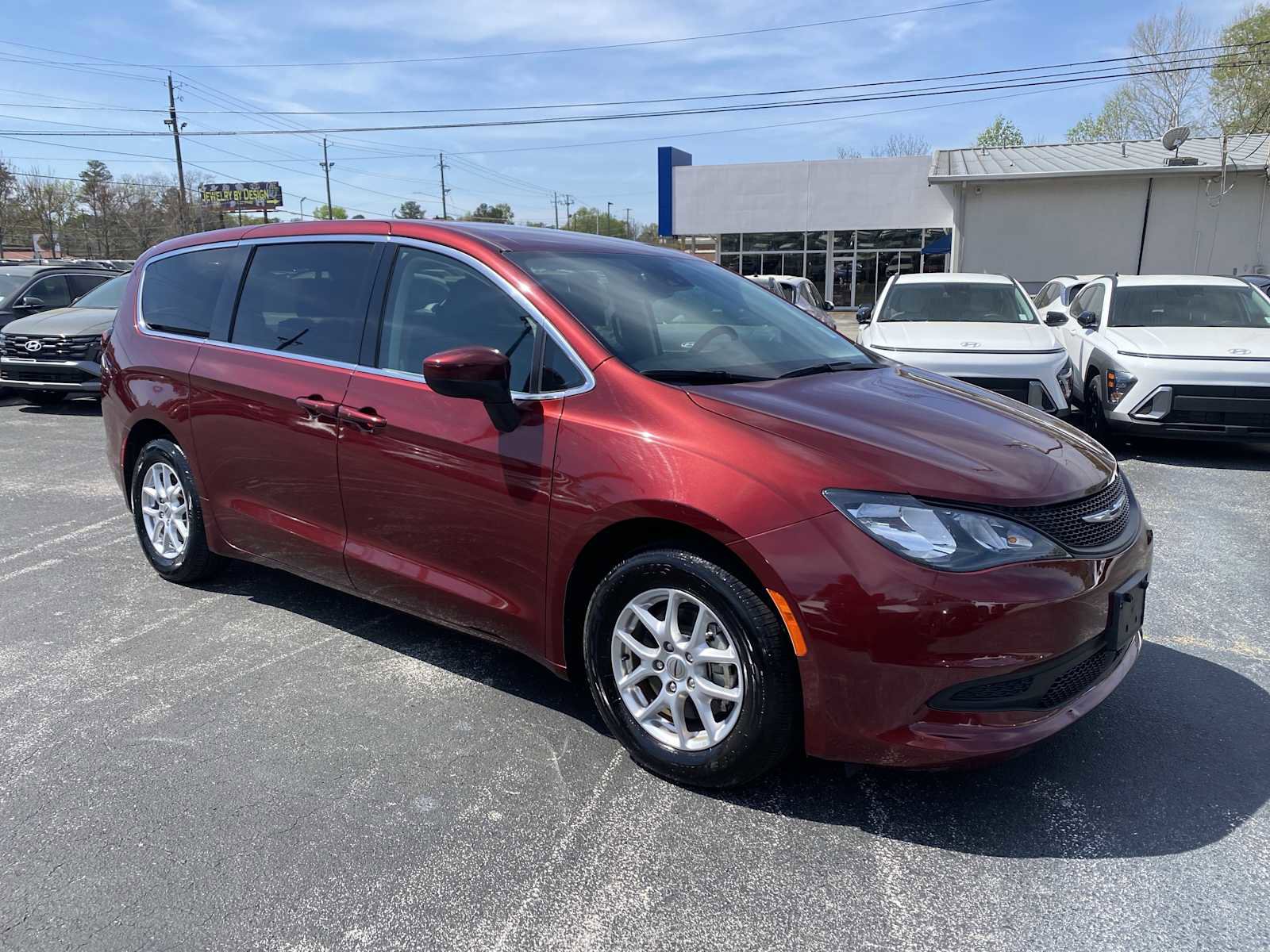 Used 2023 Chrysler Voyager LX image 1