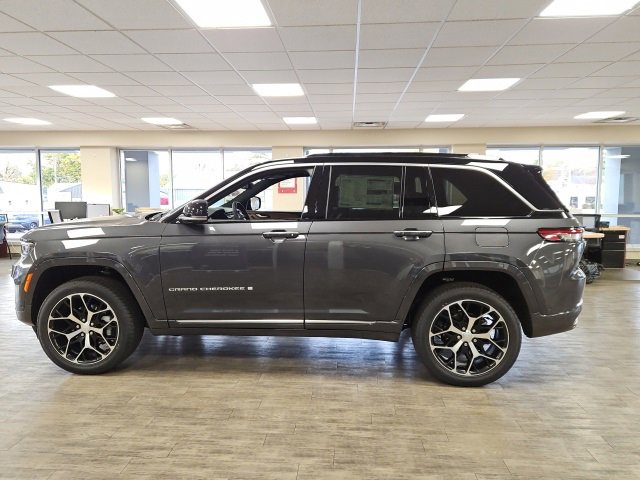 New 2025 Jeep Grand Cherokee Summit image 4
