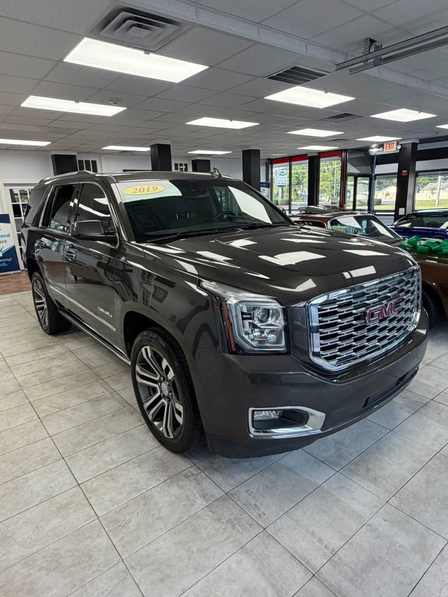 Used 2019 GMC Yukon Denali w/ Denali Ultimate Package RWD image 3