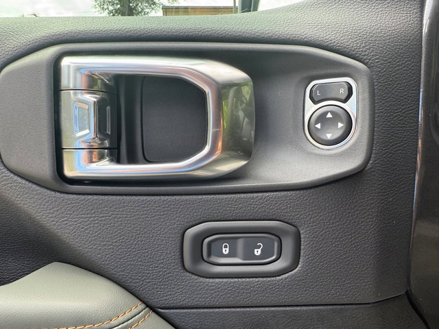 New 2025 Jeep Gladiator Mojave image 16